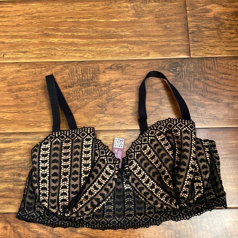 New adore me bra lightly padded with wires